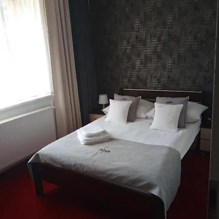 Lusia Nocleg ze śniadaniem 3*